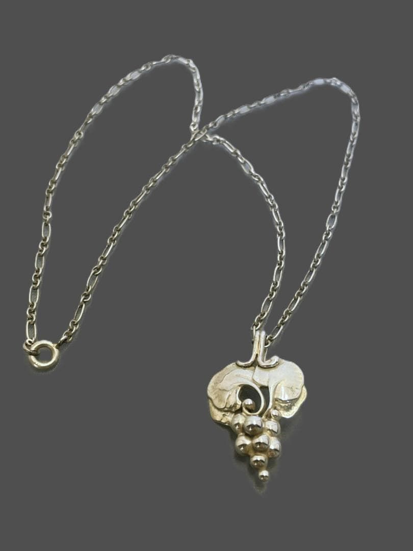 専用  ★1996葡萄モチーフ シルバー925 ネックレス ジョージジェンセン 葡萄 1996 イヤー ネックレス シルバー925 - メルカリ