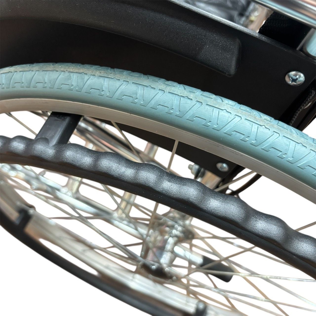 h 10723 車椅子 アルミ合金製 ノーパンクタイヤ