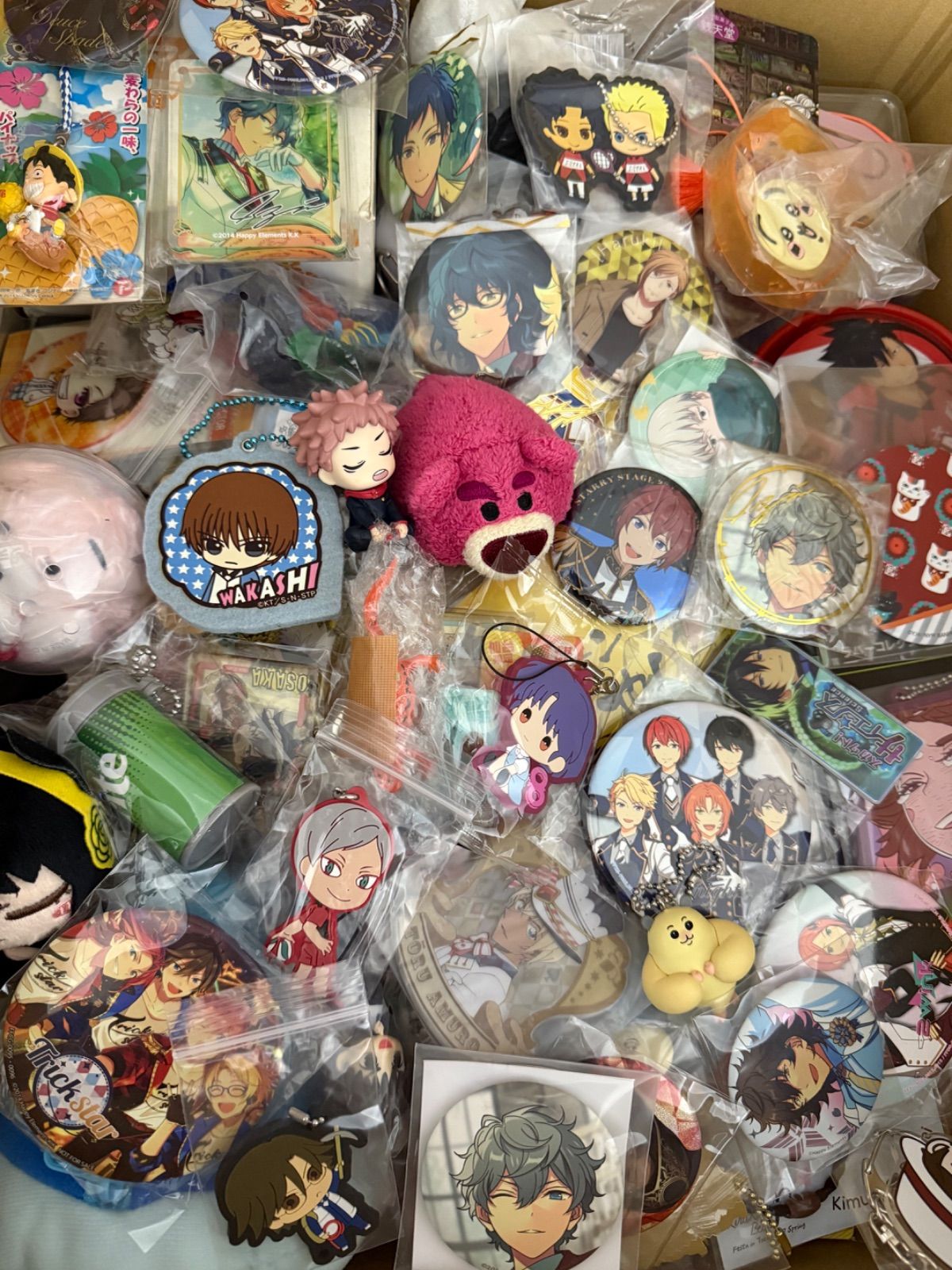 大特価！ アニメグッズ等 缶バッジ キーホルダー クリアファイル