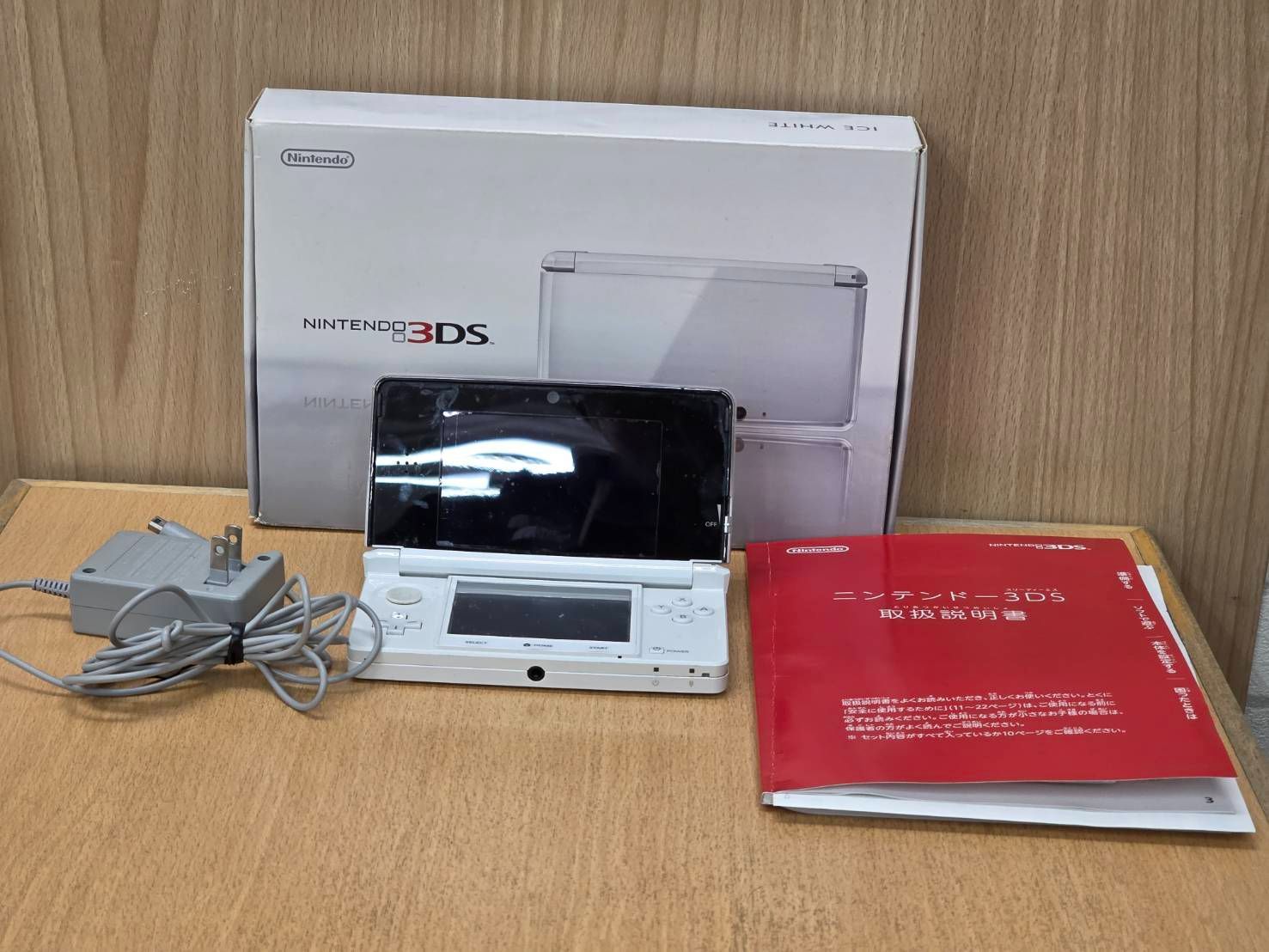 R 71218 任天堂 ニンテンドー 3 DS CTR 001 アイスホワイト タッチペン ACアダプター 元箱 説明書付き