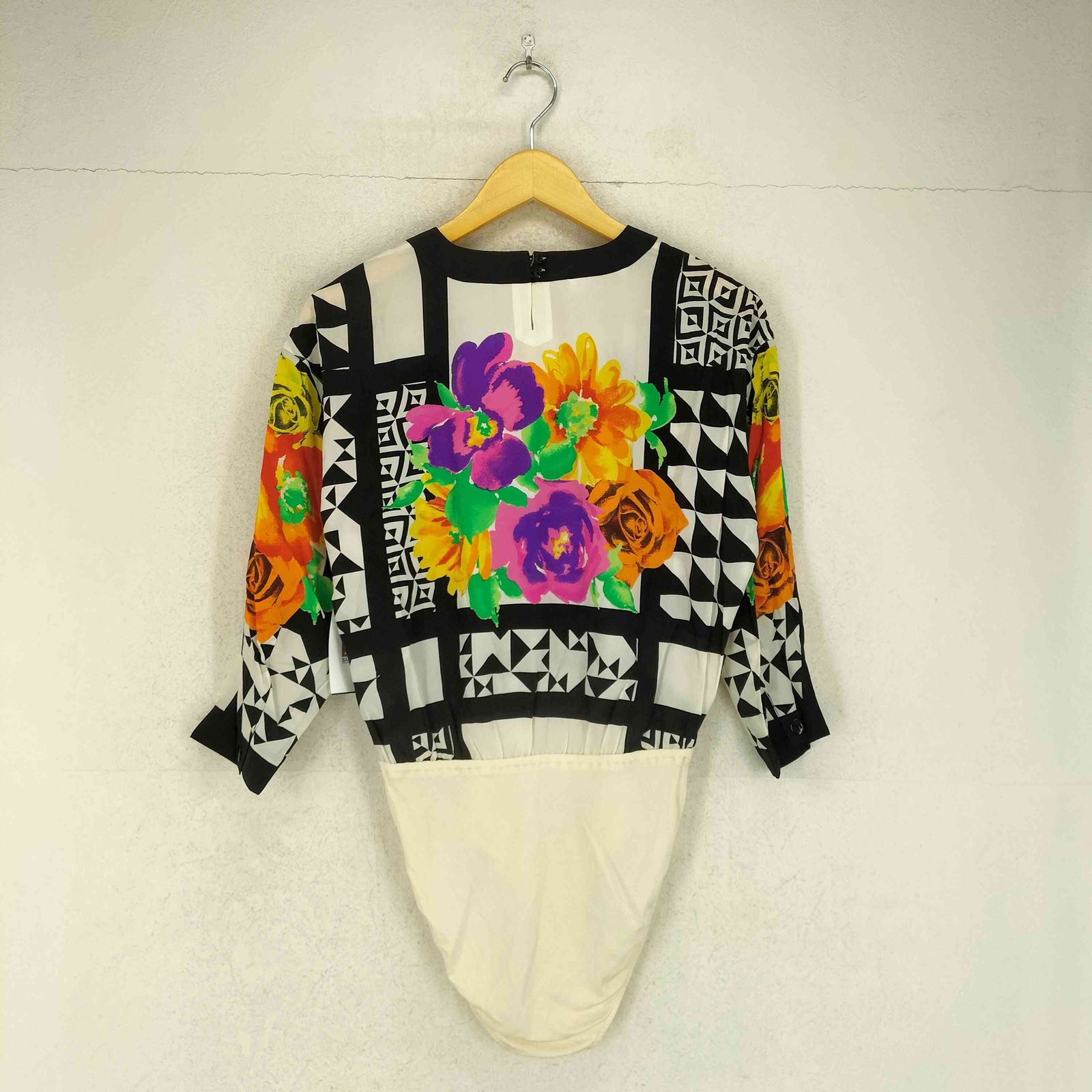 訳あり未使用品/定価242000円【ESCADA】エスカーダ　シルクドレス　36 エスカーダ ESCADA 花柄シルクボディスーツ レディース 36 - メルカリ