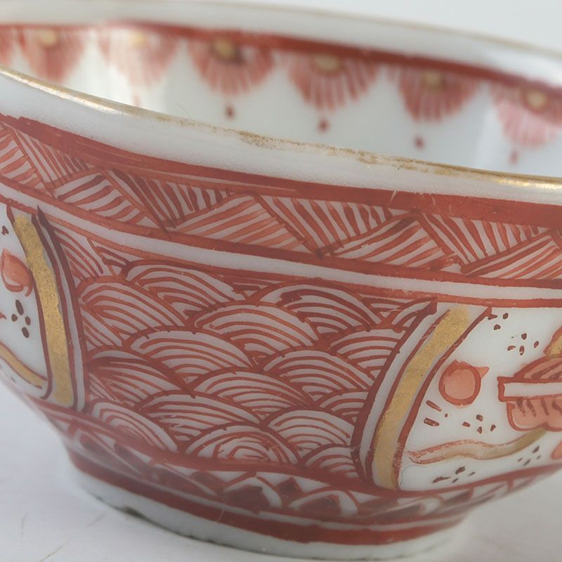 九谷焼　赤絵金彩　紅葉文など　盃　酒盃　ぐい呑み　2点まとめて　V　5598 九谷焼 赤絵金彩 紅葉文など 盃 酒盃 ぐい呑み 2点まとめて V S520