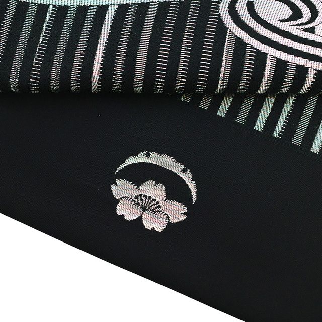 西陣織 悠彩つづれ 袋帯 銀糸 セミフォーマルなどに 未使用品 正絹 Q699 西陣織 悠彩つづれ 袋帯 銀糸 セミフォーマルなどに 未使用品 正絹