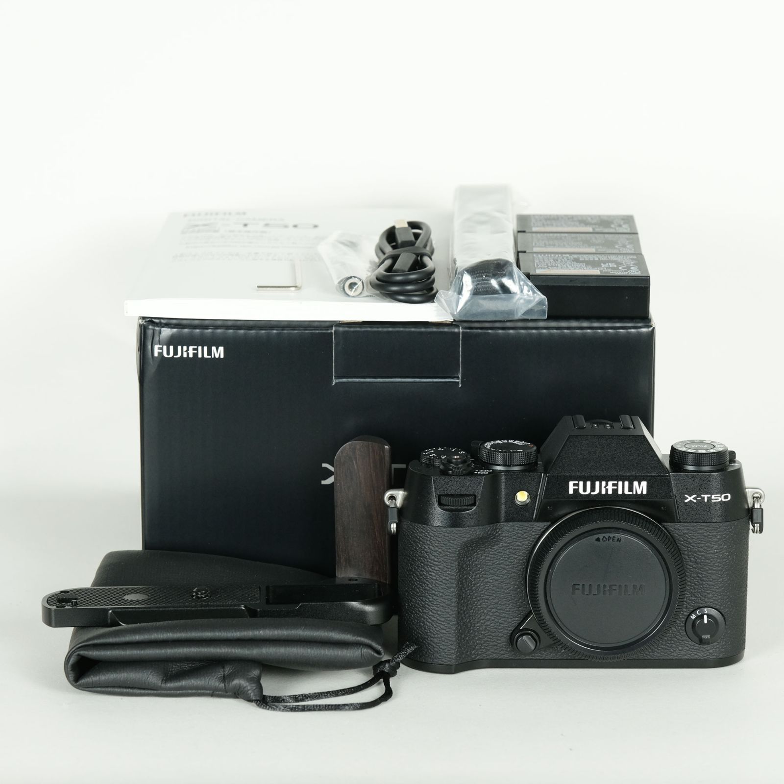 シャッター数1 260回｜バッテリー ハンドグリップ付 X-T 50 ボディ ブラック FUJIFILM Xマウント