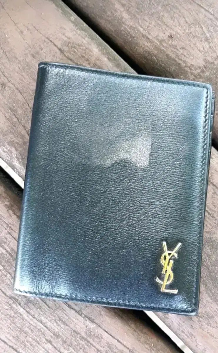 YVES SAINT LAURENT イヴ サンローラン 二つ折り財布 状態A級 新作入荷 多色展開