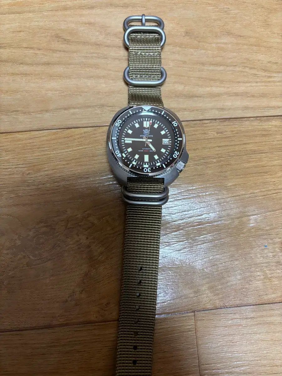 クラシック ニュー ナイロン ストラップ SD 1970 200 M 防水