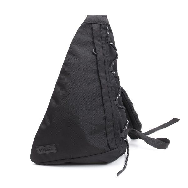 アンスリードUN 3 D. 切替デザインスリングバッグ 黒