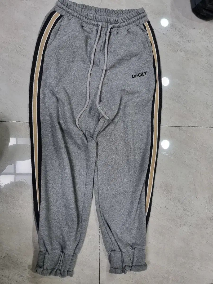 ラッキーシュエトゥ トレーナー ジョガーパンツ 36