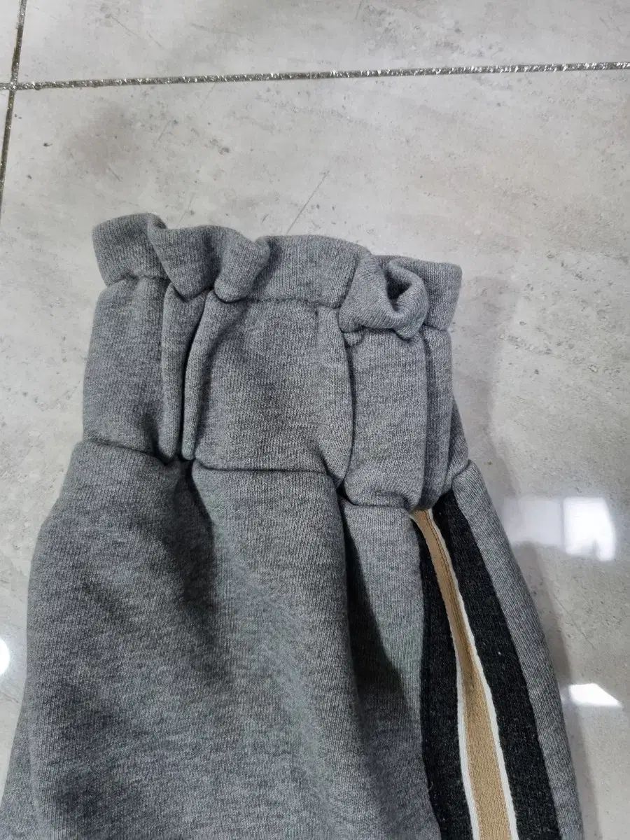 ラッキーシュエトゥ トレーナー