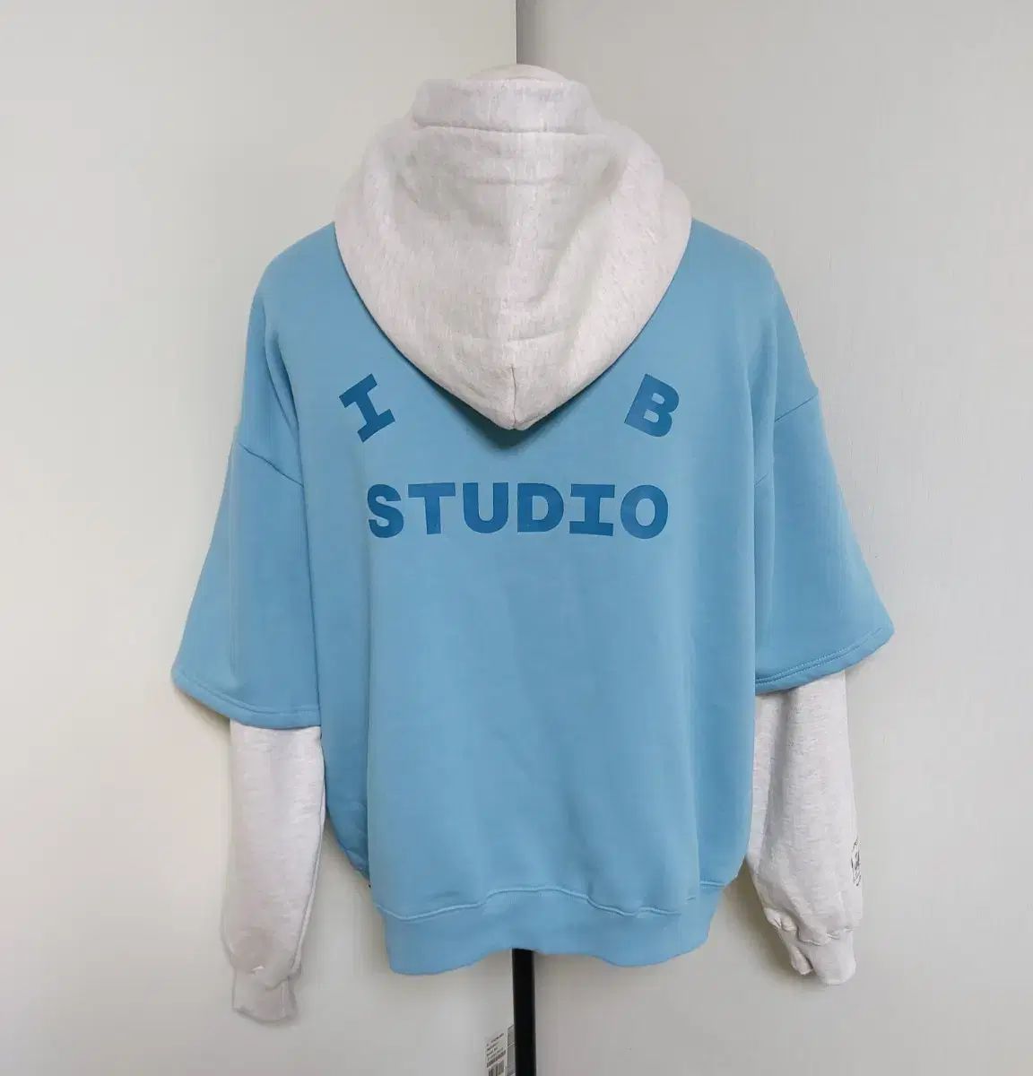 IAB Studio ダンジョン飯 マルシル レイヤード フーディー ブルー XL