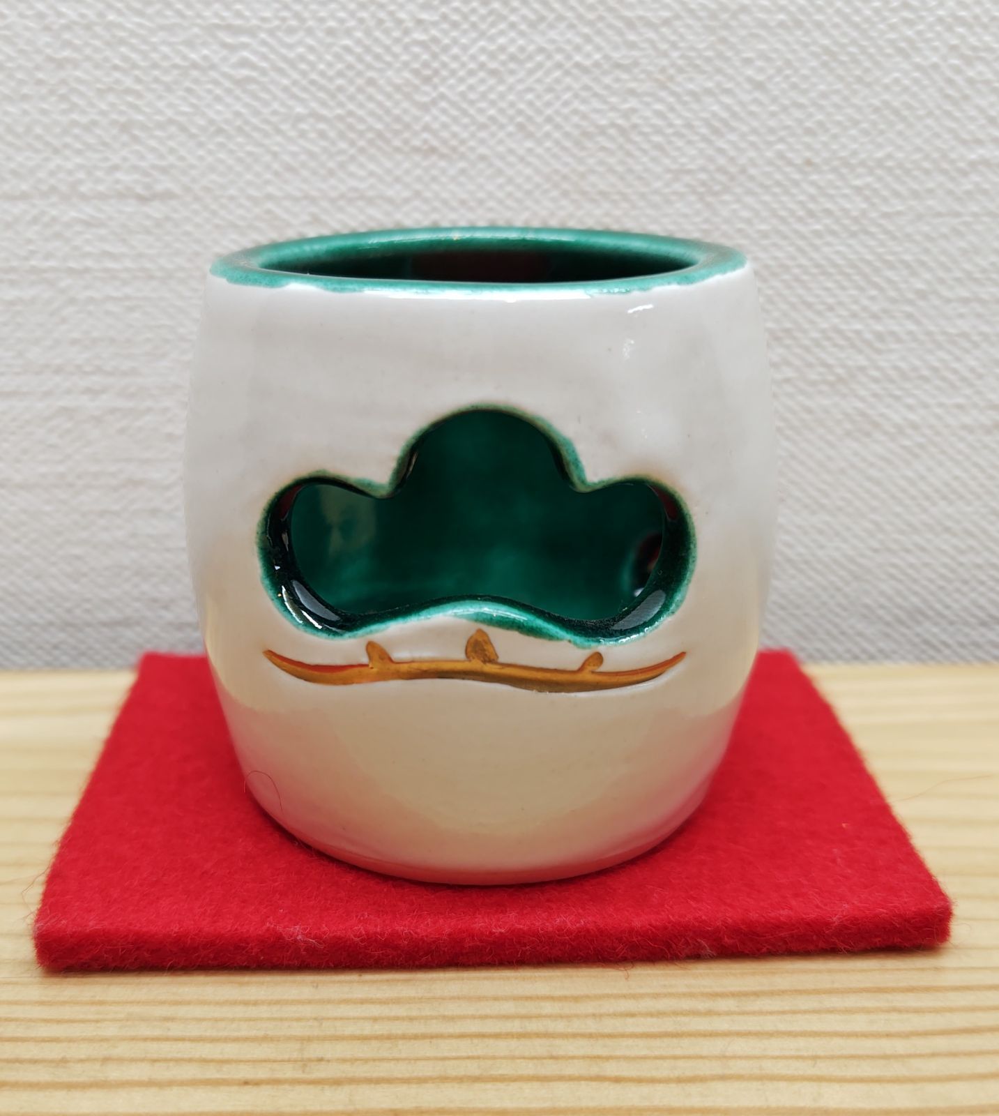 送料込【逢絢亭】茶道具 蓋置 京焼 松透かし 真葛（宮川）香斎 共箱入り 送料込【逢絢亭】茶道具 蓋置 京焼 松透かし 真葛（宮川）香斎