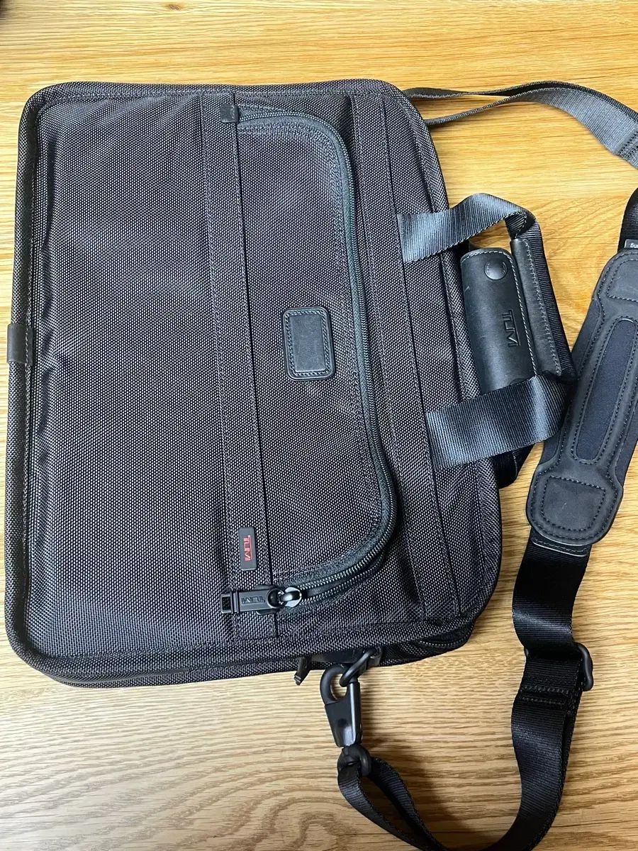 トゥミ Tumi Tシャツパス 書類かばん