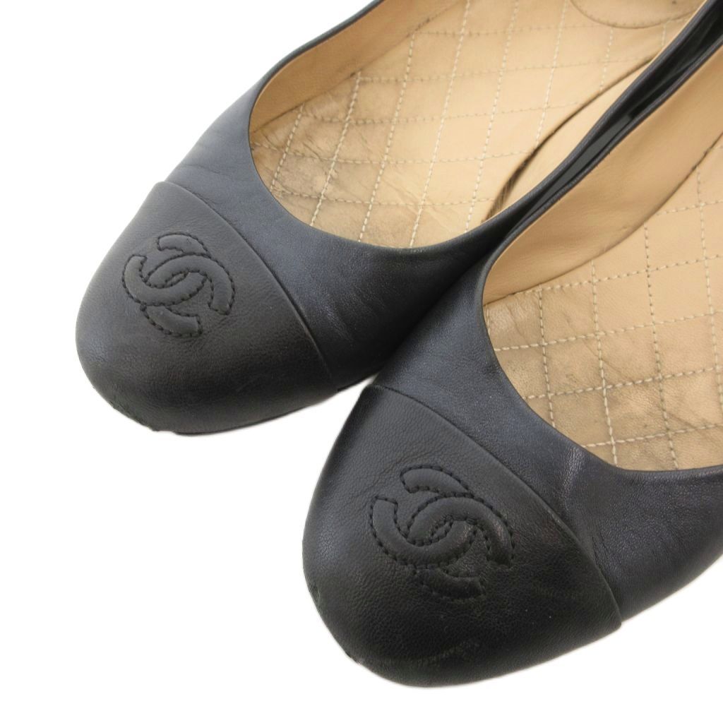 CHANEL ココマークトゥ CCロゴ ラグジュアリーハイヒール レザー 黒 CHANEL（シャネル） パンプス COCOマーク ロゴ チャーム フェイク