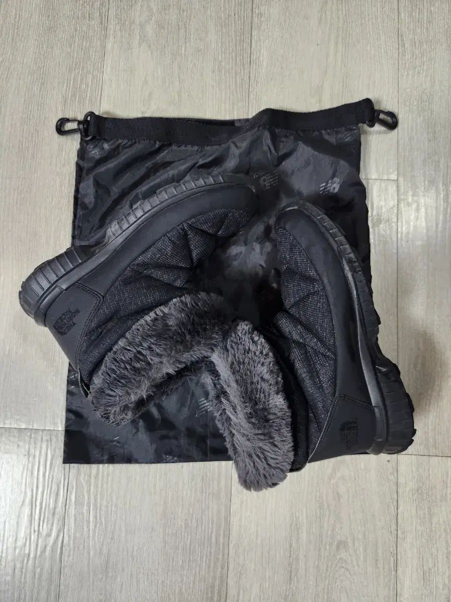 状態良し THE NORTH FACE ザノースフェイス レディース ダウン半ブーツ 240