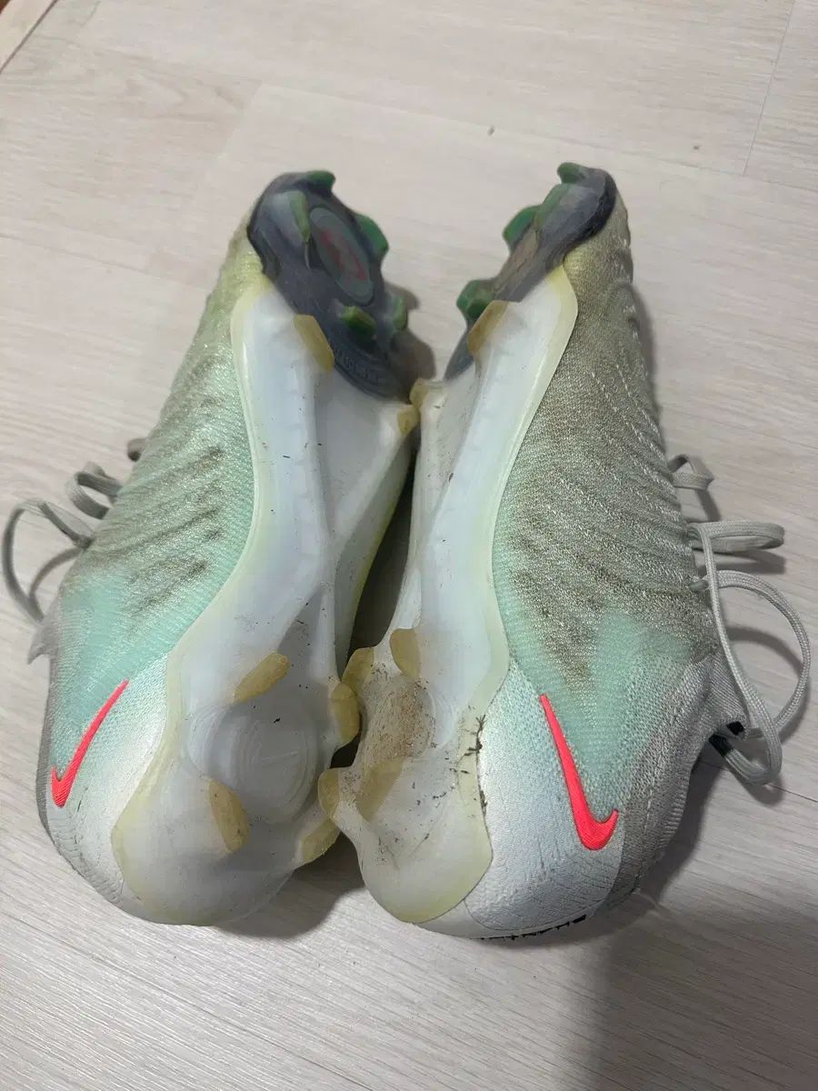 ナイキ ファントムGX FG 250