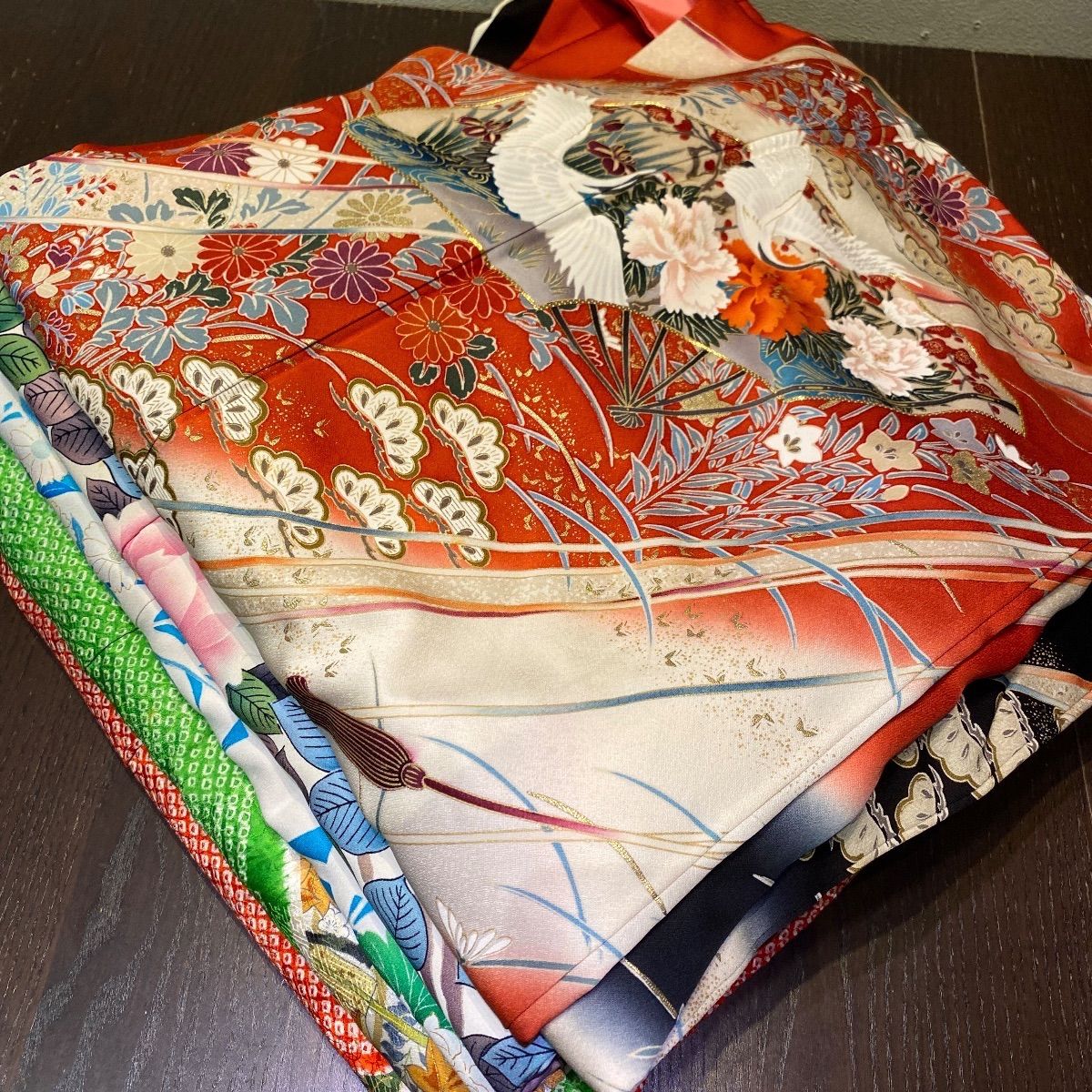 まとめ売り】正絹振袖5枚 リメイク素材 ハンドメイド向け - メルカリ