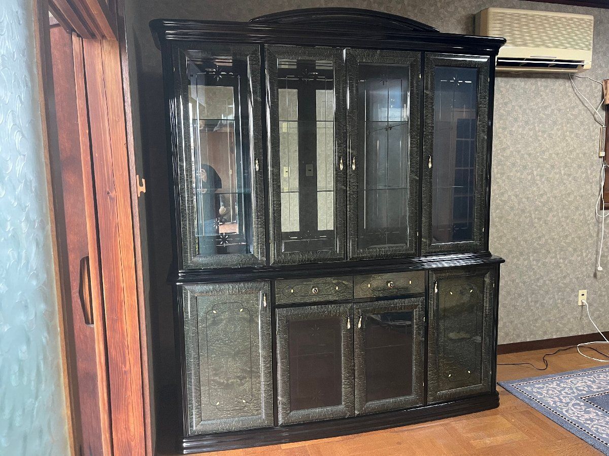 イタリア製 メープル 照明付 ガラスキャビネット 食器棚 カップボード サイドボード キュリオケース 象嵌グリーン 輸入家具 貝1340