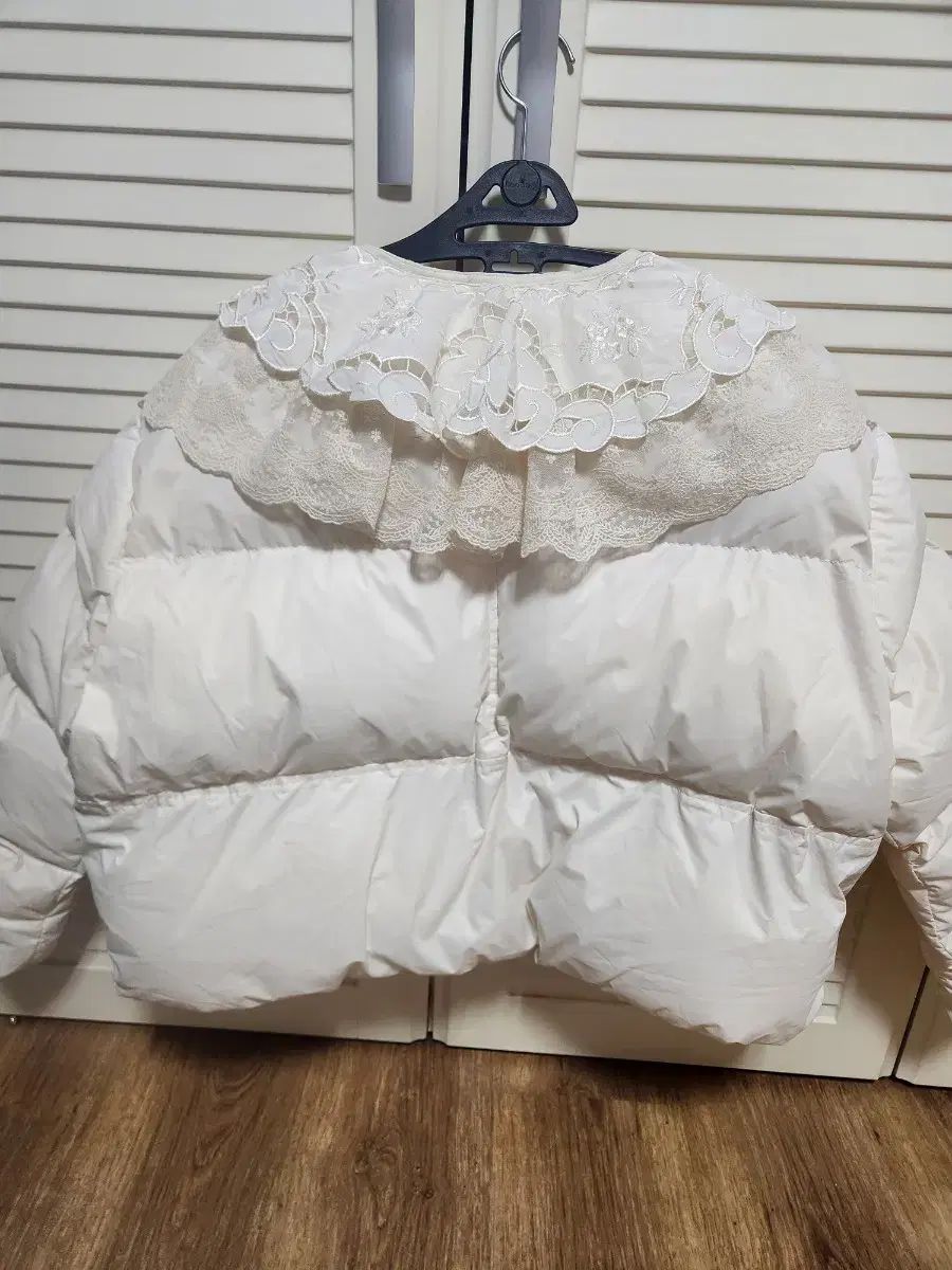 レイースKARA 白ショートダウン