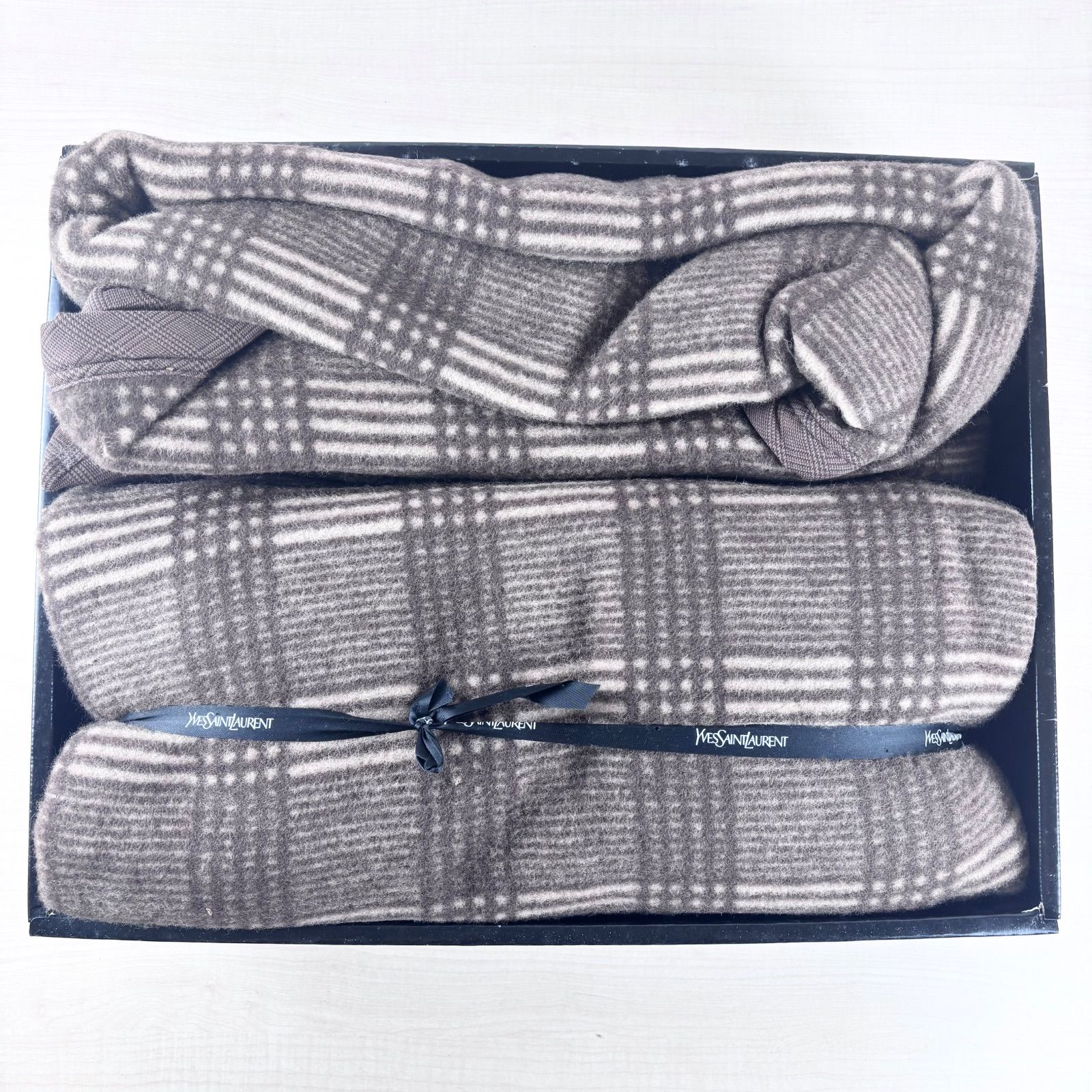 YVESSAINTLAURENT ウール毛布 140×200cm 毛100％ - メルカリ