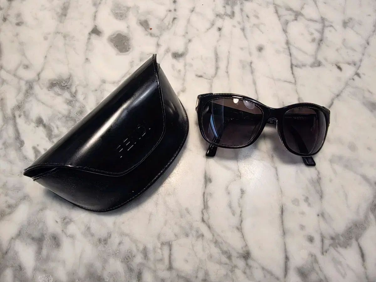 フェンディ サングラス F 8525 KK