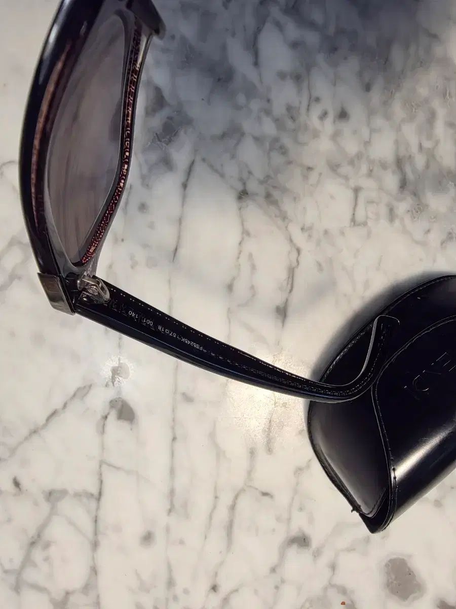 フェンディ サングラス