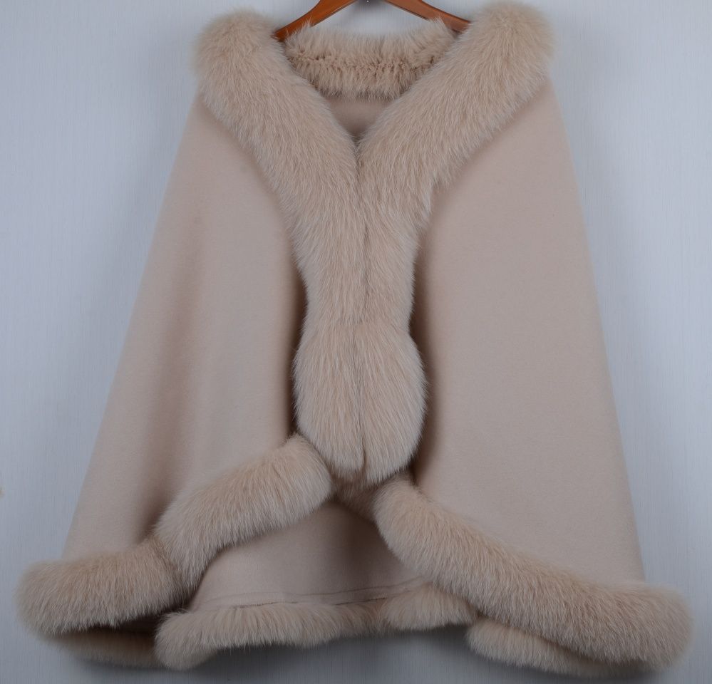 優しい雰囲気のカシミヤ混ウールフォックスファー付きポンチョ 肉厚毛皮ファー