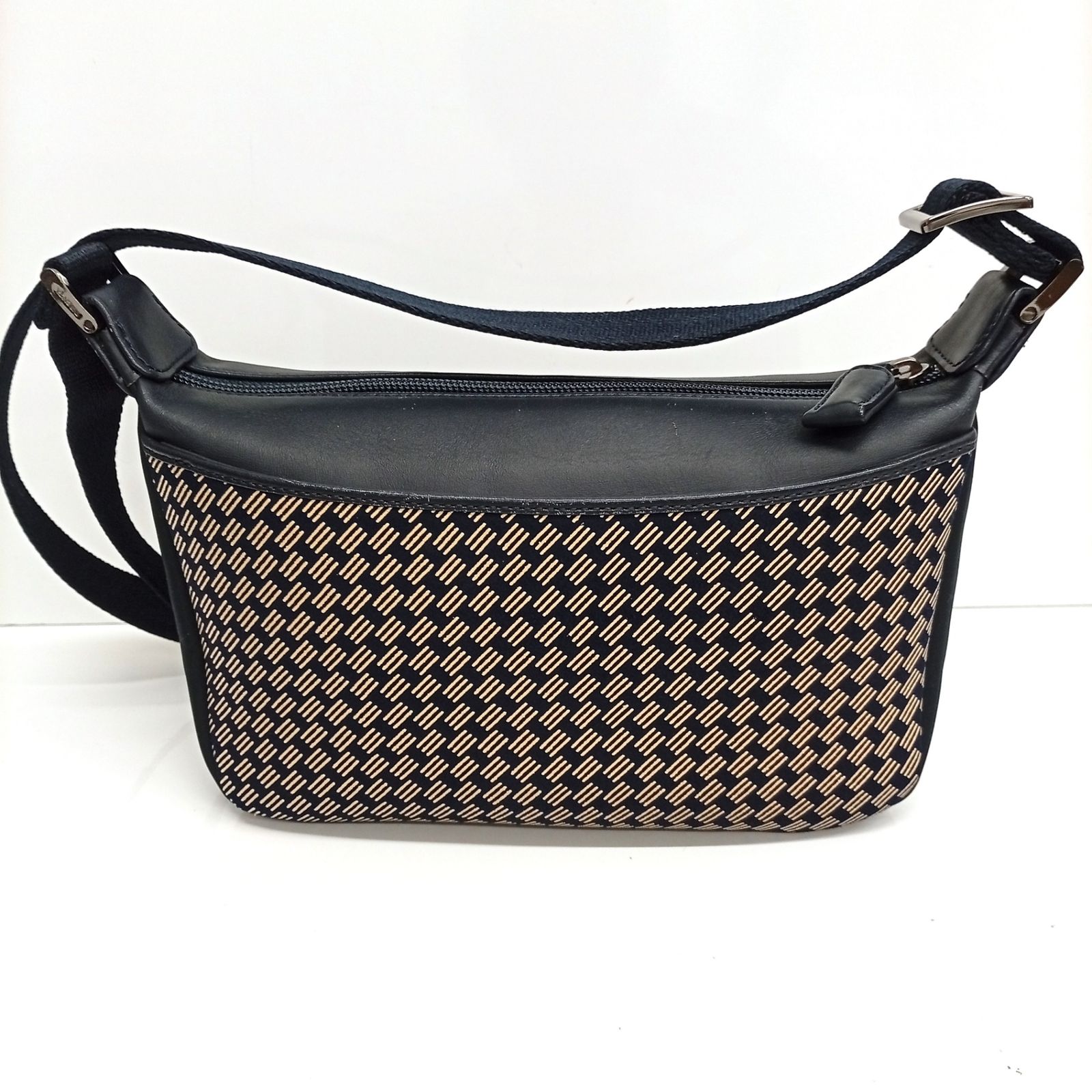 インデンヤ 印傳屋 ショルダーバッグ ブラック 斜め掛けショルダー 網 模様 印伝 JA-25396