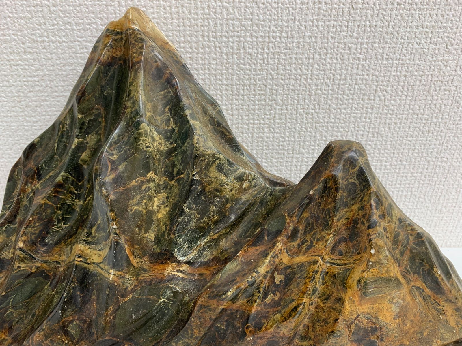 山型 水石 木製台座付き C1017① - メルカリ