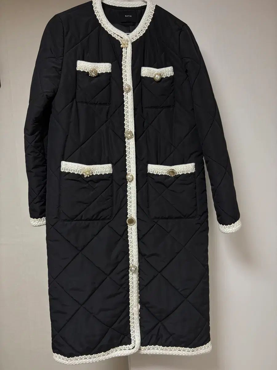 サテン ジュエリーボタン キルティング ダウンコート