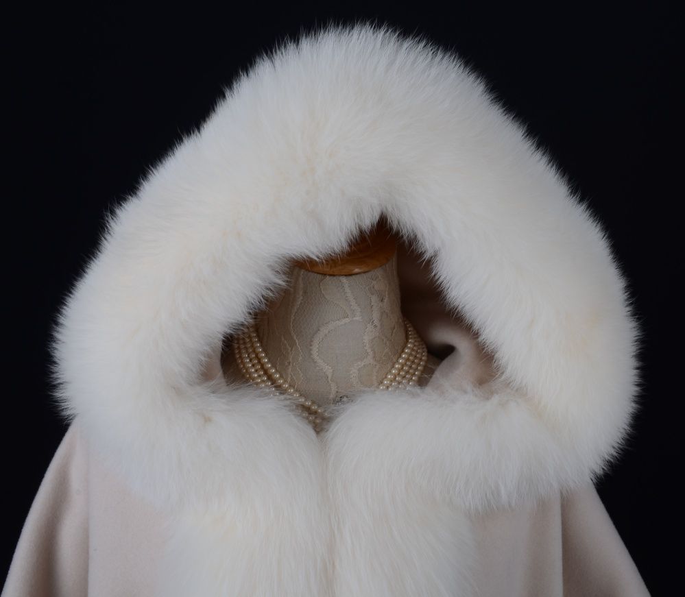 帽子付優しい雰囲気のカシミヤ混ウールフォックスファー付きポンチョ肉厚毛皮ファー