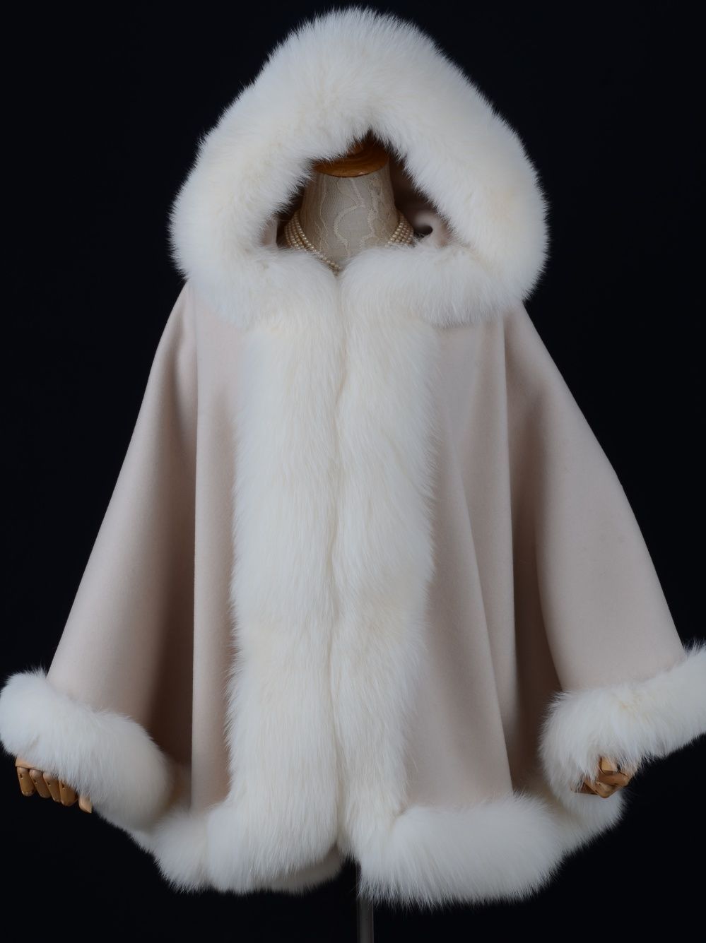 帽子付優しい雰囲気のカシミヤ混ウールフォックスファー付きポンチョ肉厚毛皮ファー