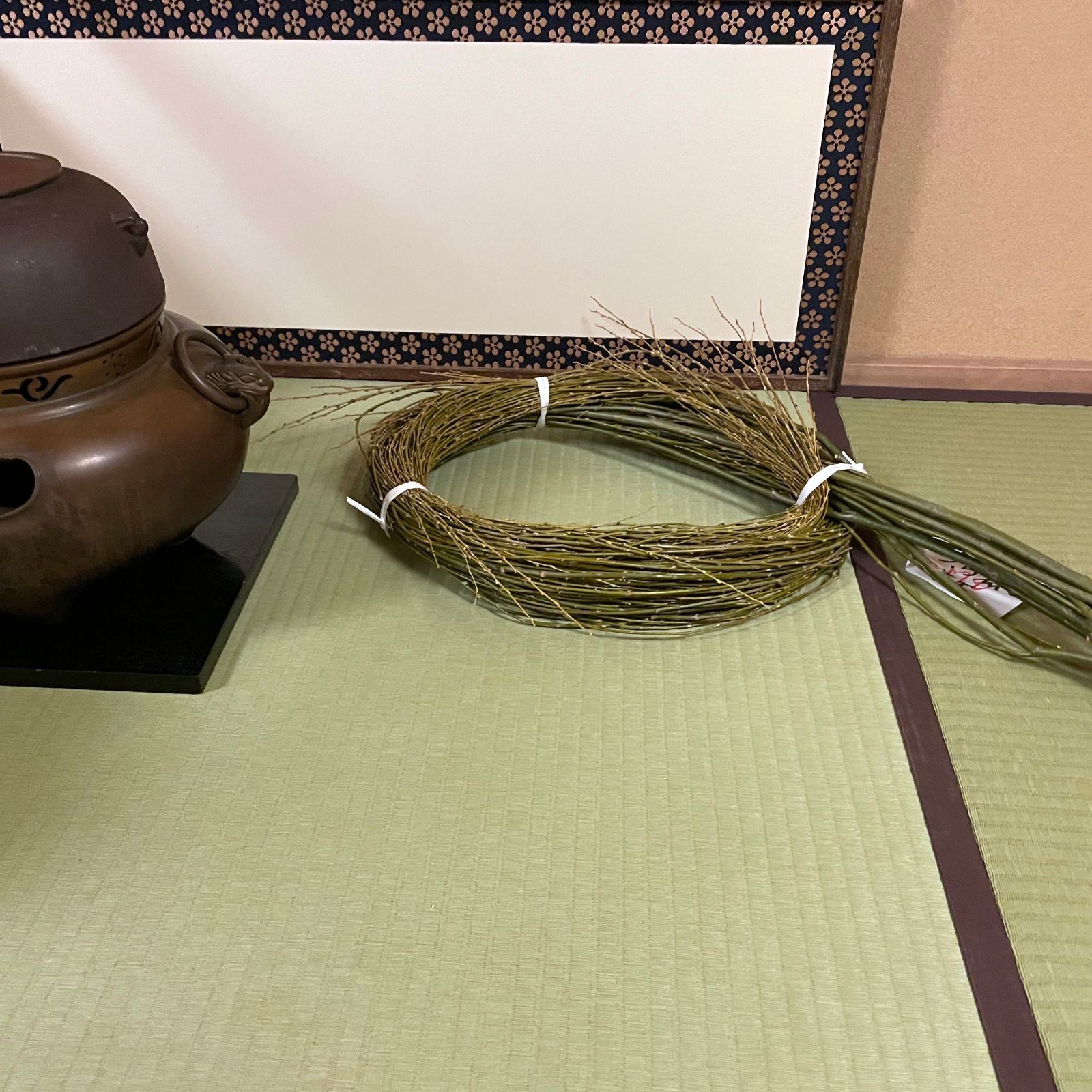 初釜 正月飾りに 結び柳 5本束 3 5 m 茶道 床の間用