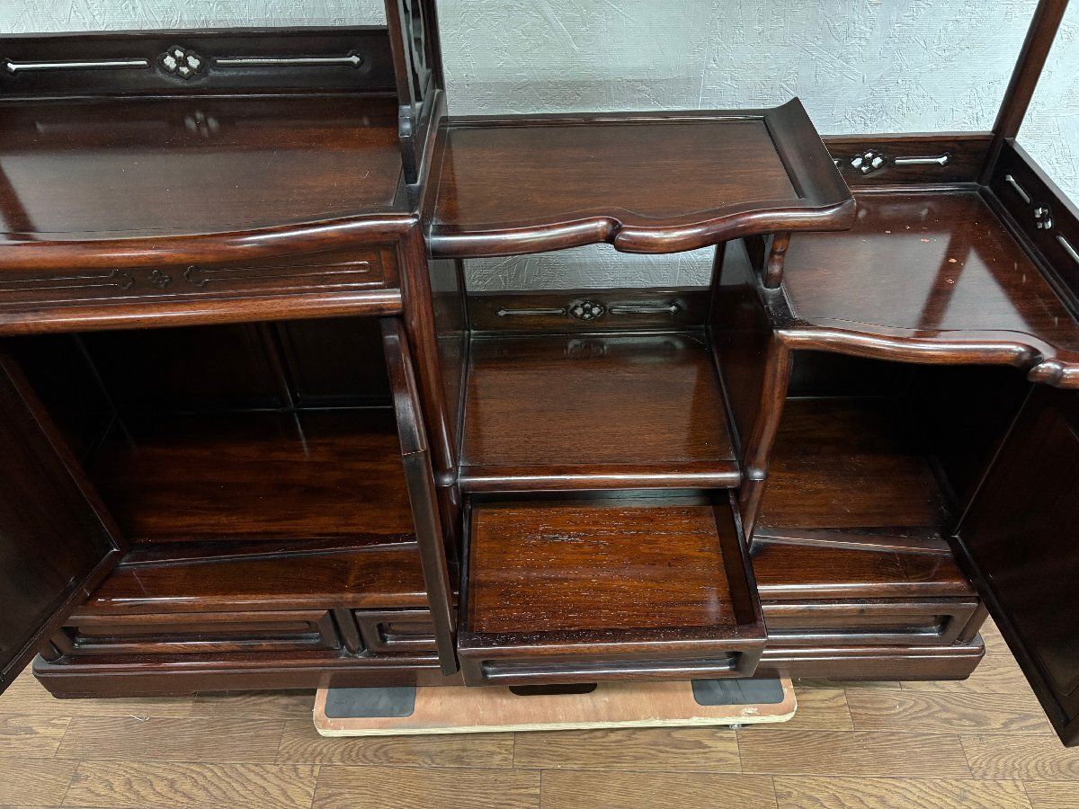 ○唐木家具 透かし彫り 飾り棚 茶棚 違い棚 茶箪笥 キャビネット