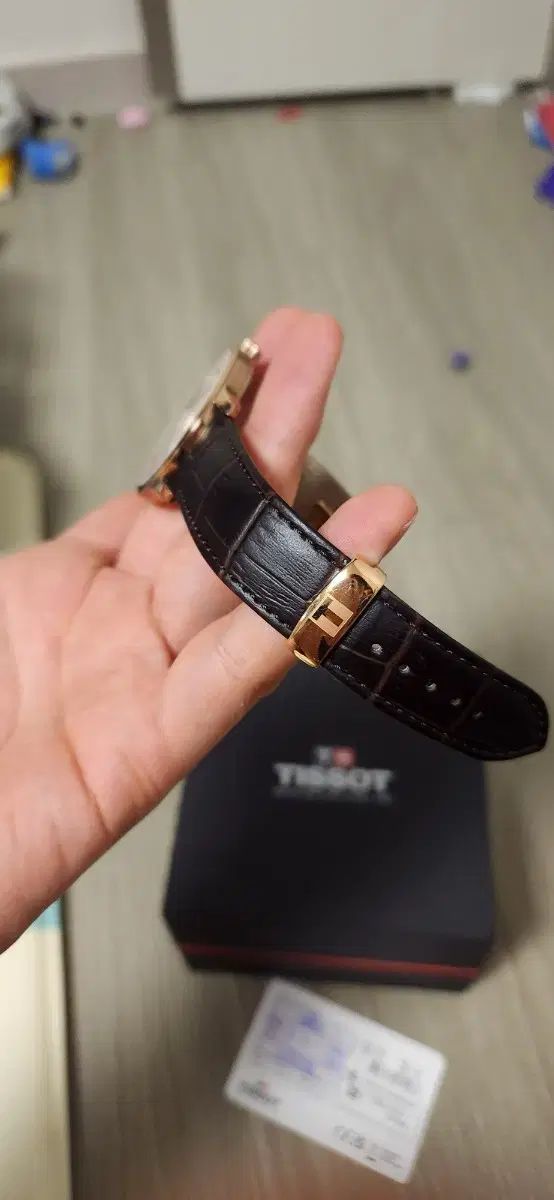  ティソ トラディション クオーツ ゴールド Tシャツ 腕時計(クォーツ) 腕時計(アナログ)