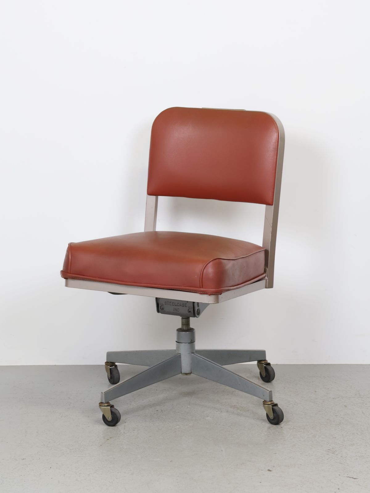 1970年代 Steelcase社製 ヴィンテージ ブラウンビニールレザー チェア