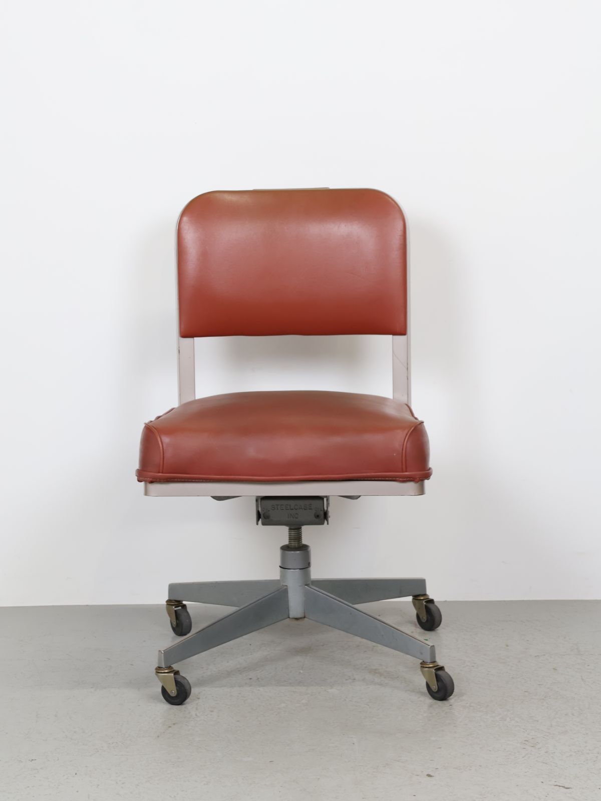 ブラウンビニールレザー