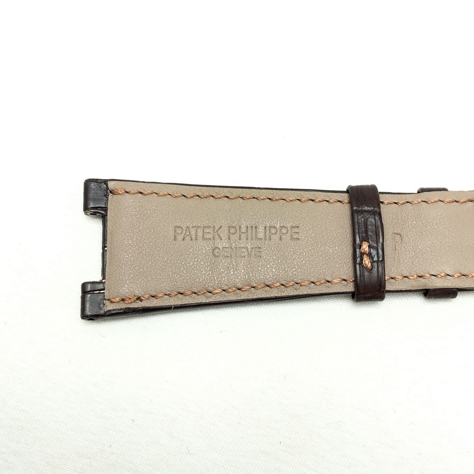 ダークブラウン 革