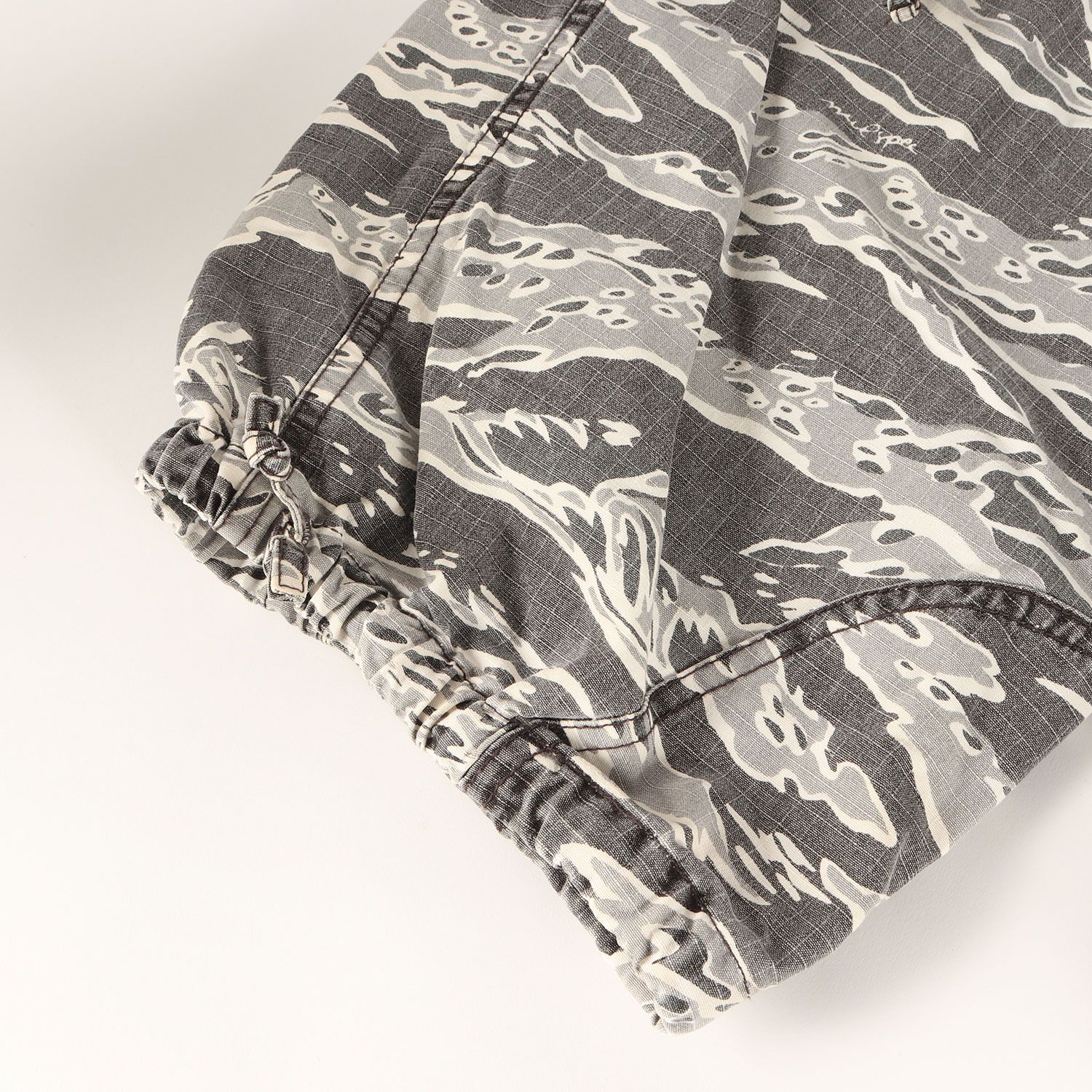 WTAPS ダブルタップス パンツ ホワイトタイガーカモ 迷彩 サイズ:L | 00s タイガーカモ リップストップ ヘリクルーパンツ | ボトムス ズボン | 00年代 アーカイブ【メンズ】【中古】【K4668】 WTAPS ダブルタップス パンツ ホワイトタイガーカモ 迷彩 サイズ:L