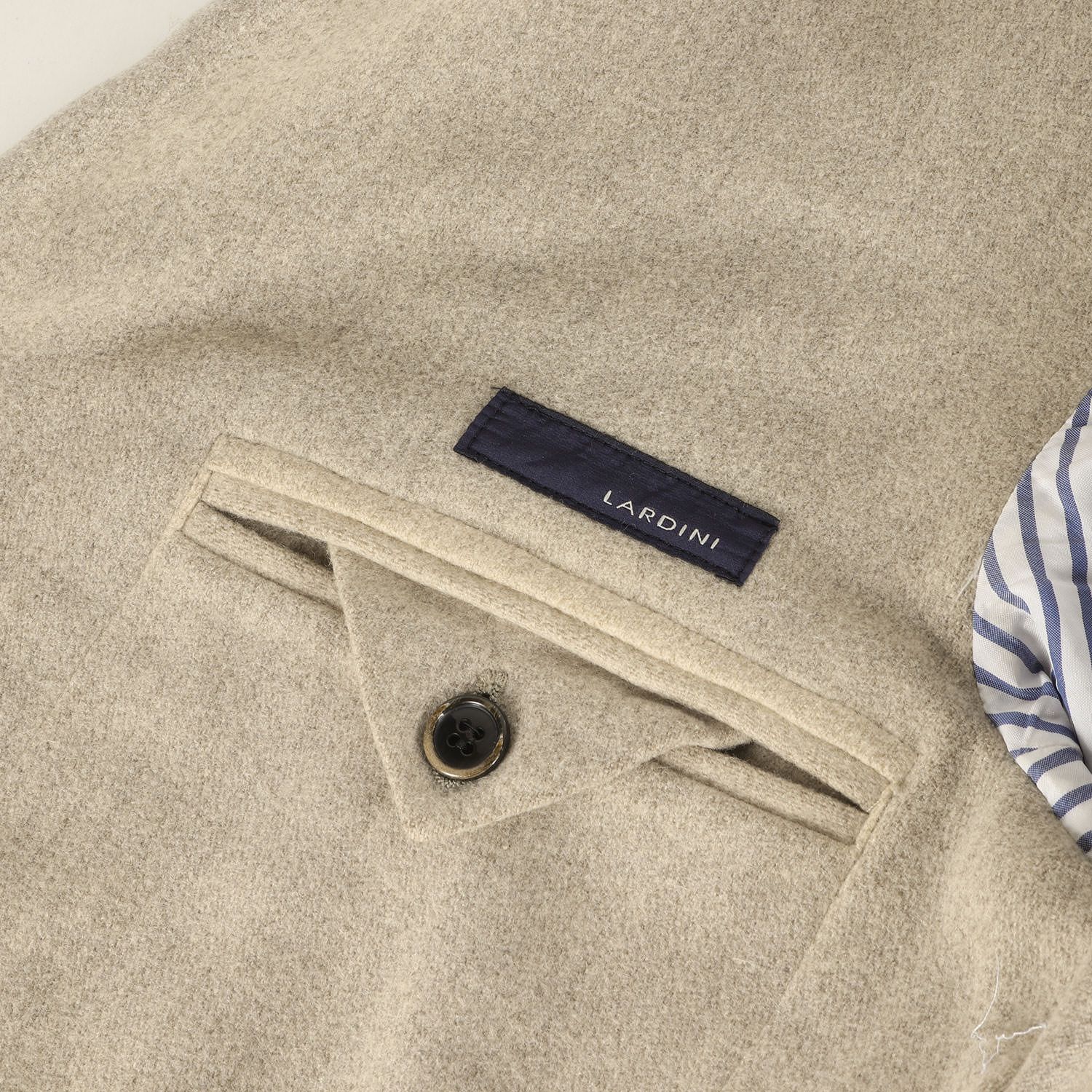 LARDINI ラルディーニ コート グレージュ サイズ:50 | ブートニエール付き 3B ウール チェスター コート | イタリア製 | アウター ジャケット 上着【メンズ】【中古】【K4668】 LARDINI ラルディーニ コート グレージュ サイズ:50 | ブートニエール