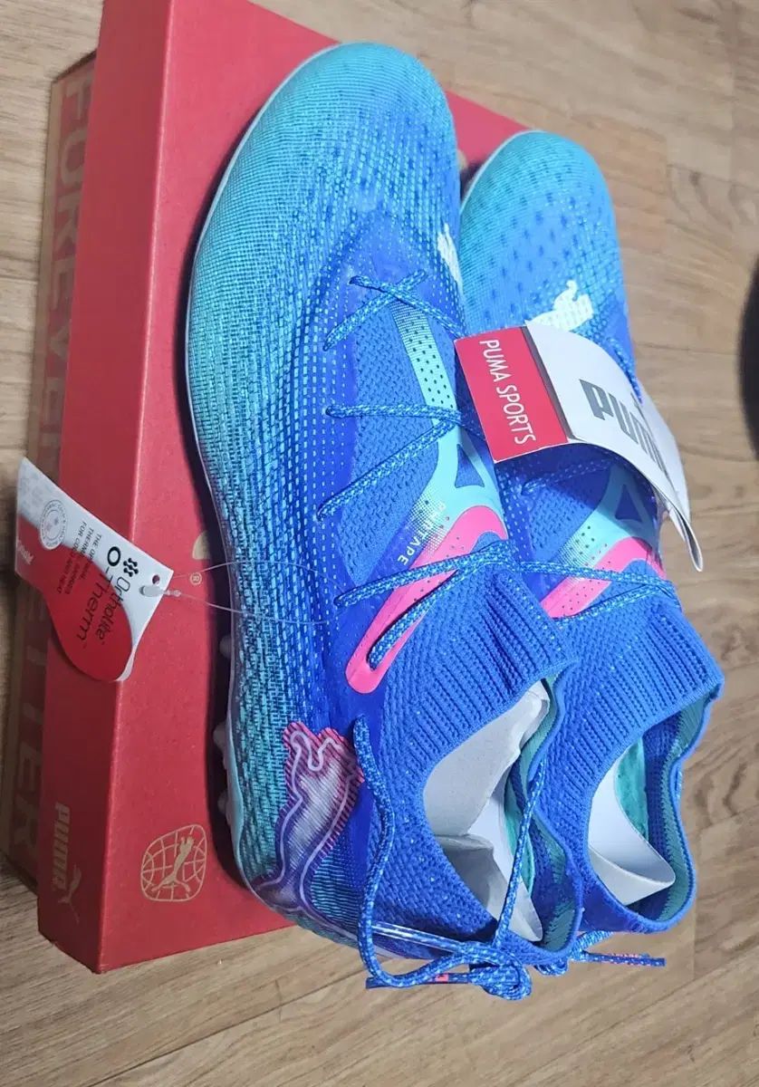 プーマ Hello Future レリーフ ウルトラ MG