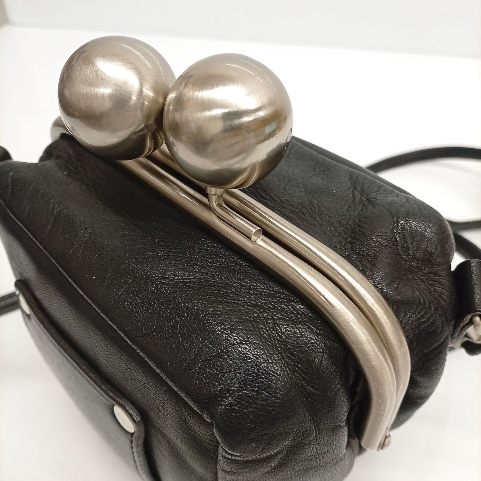 キキ　kawakawaブラックレザーがま口ショルダー キキ kawakawaブラックレザーがま口ショルダー キキ kawakawaブラック