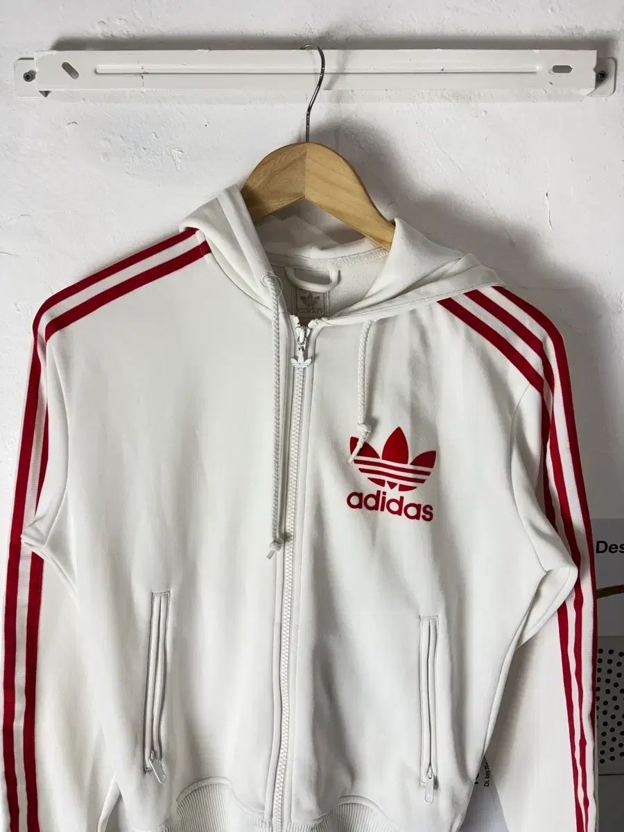 アディダス 紅白 ヨーロッパ ジャージ