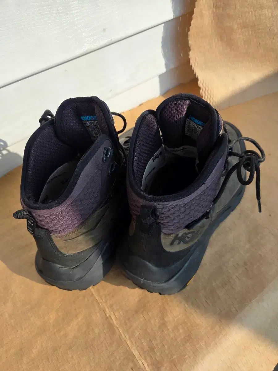 HOKA ブラック 登山靴 トレッキングシューズ カハ1 275