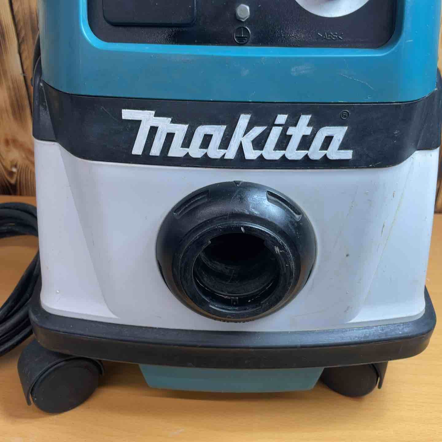 ☆マキタ(makita) 集じん機 乾湿両用 483(P) 動作確認済み 本体のみ