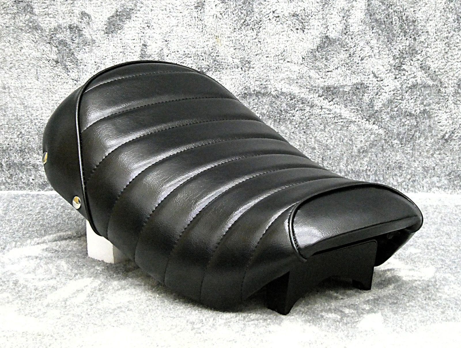 モンキー125 鋲打ち 黒皮 タックロールシート /完成品BLACKブラック 