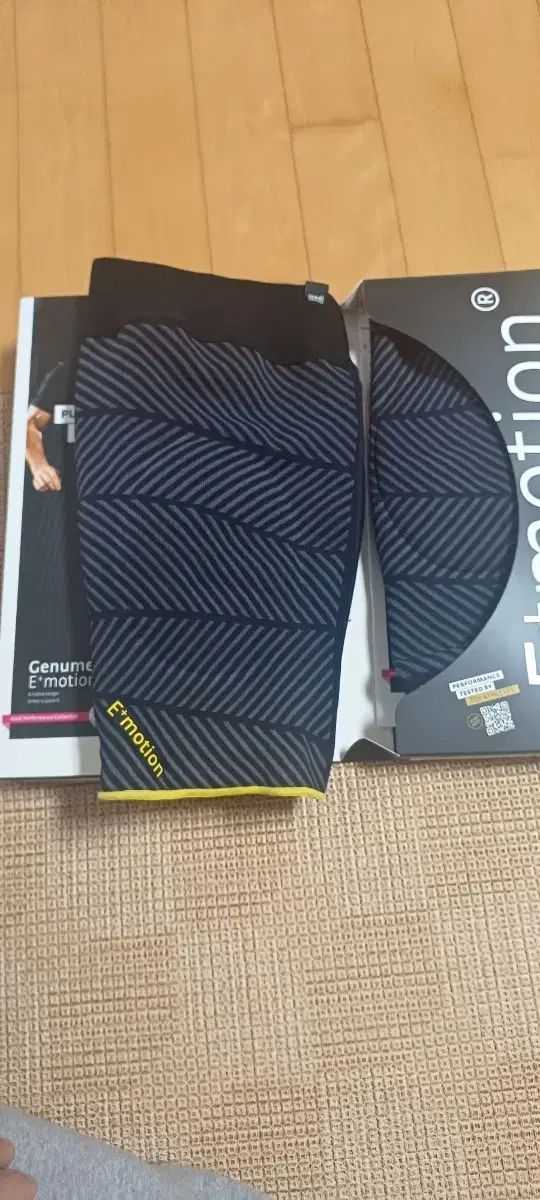 6 バスケットボール膝サポーター ジェニュメディ エモーション 3 0