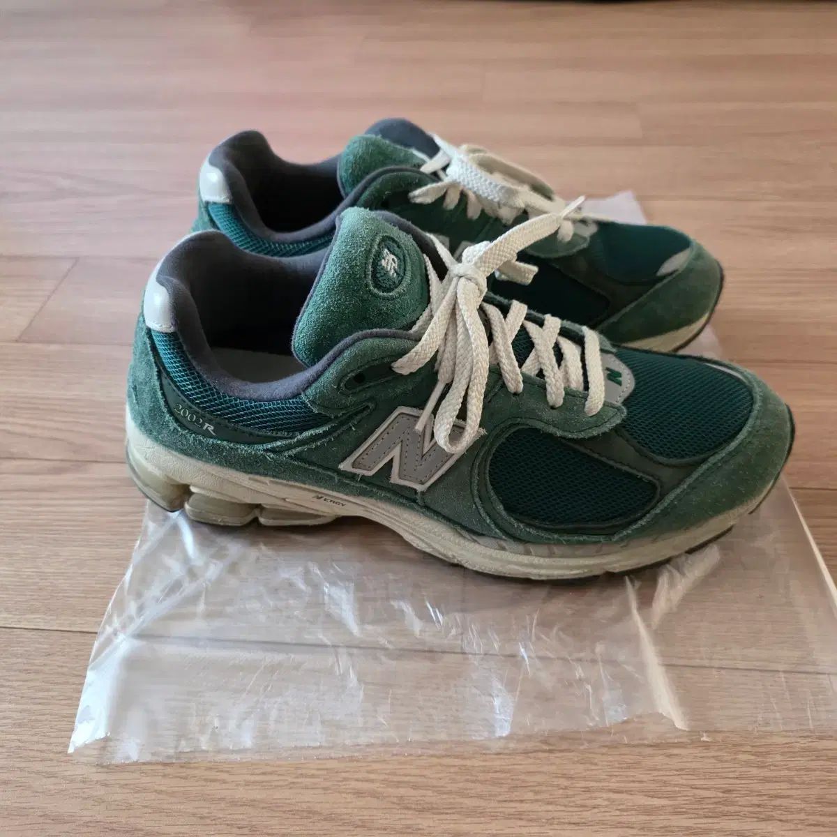 ニューバランス 2002 グリーン スニーカー 265 - メルカリ