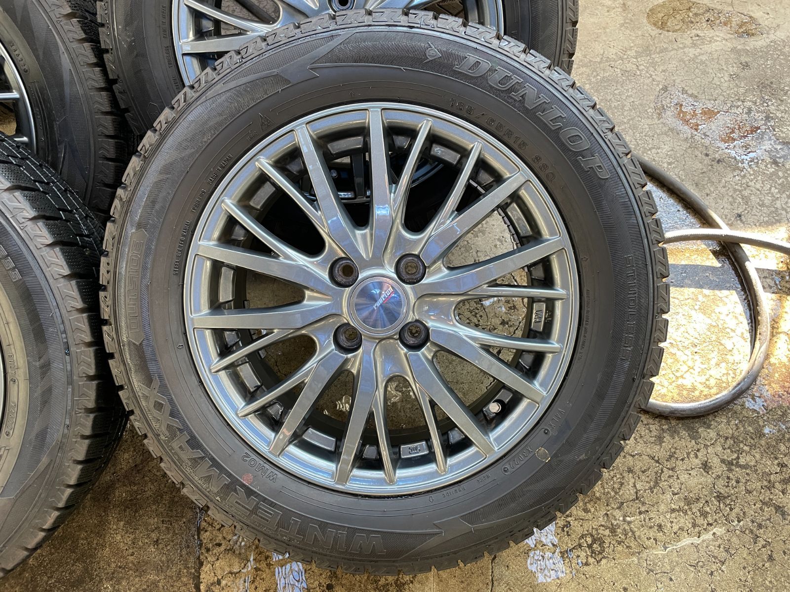 WEDS RAVRION アルミホイール 15インチ 5 J 42 PCD 100 4 H＆スタッドレス WINTER MAXX WM 02 185 65 R 15 品 4本セット 菅77