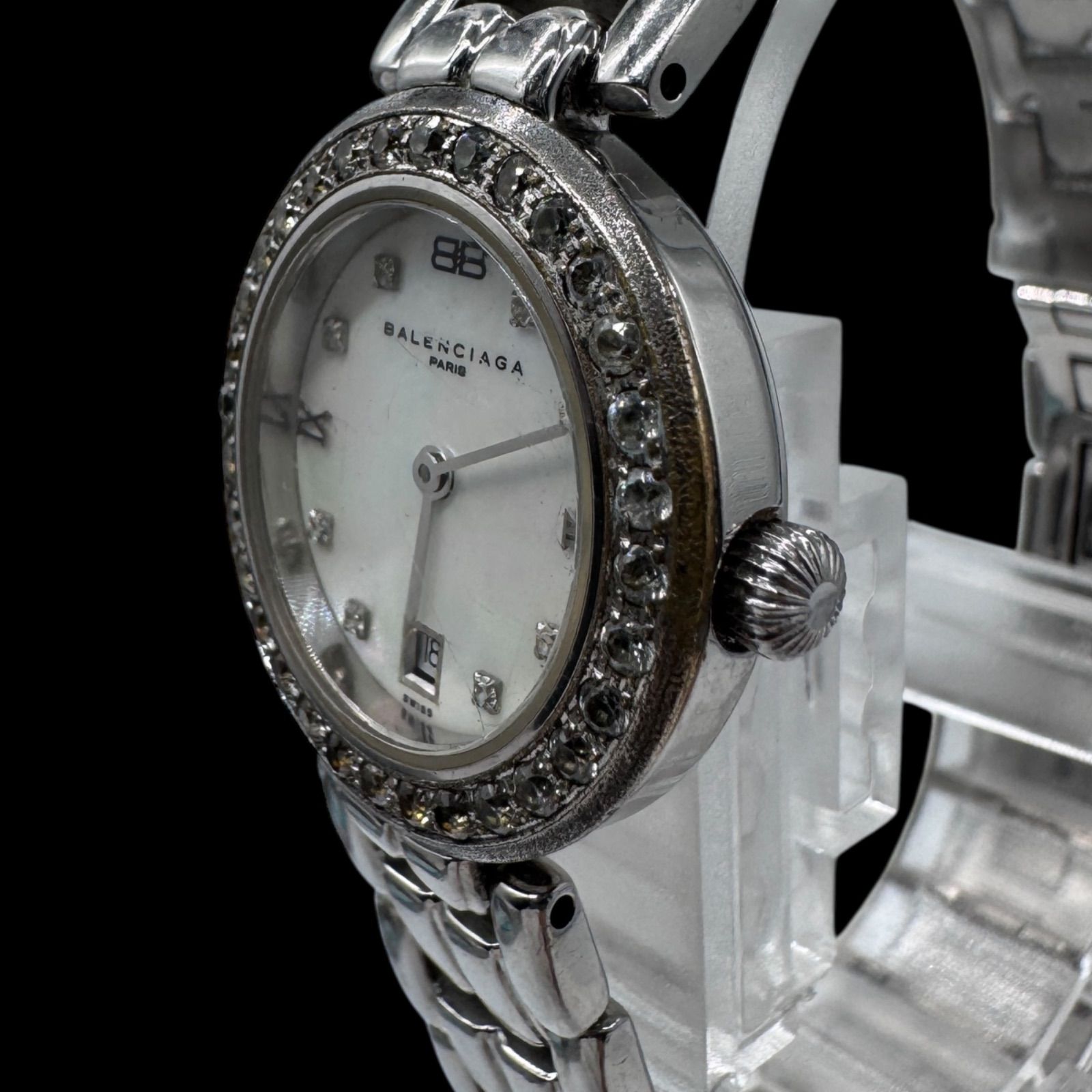 稼働 バレンシアガ 8 Pダイヤ シェル文字盤 レディース腕時計 ストーンベゼル デイト 2針 クォーツ QZ シルバー SS