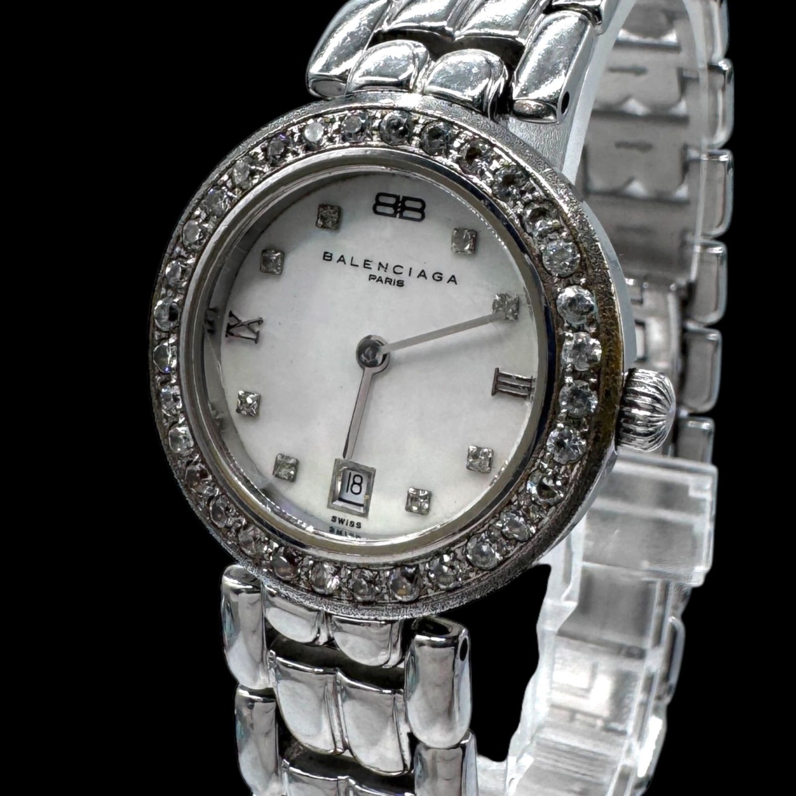 稼働 バレンシアガ 8 Pダイヤ シェル文字盤 レディース腕時計 ストーンベゼル デイト 2針 クォーツ QZ シルバー SS